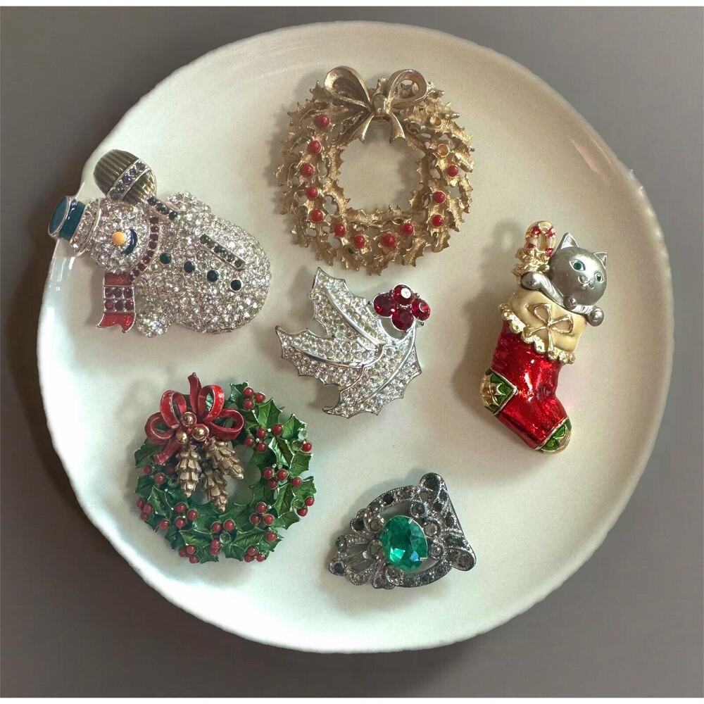 Lot Of Vintage Christmas Holiday Brooches Cat Kitty Wreath Snowman Rhinestones